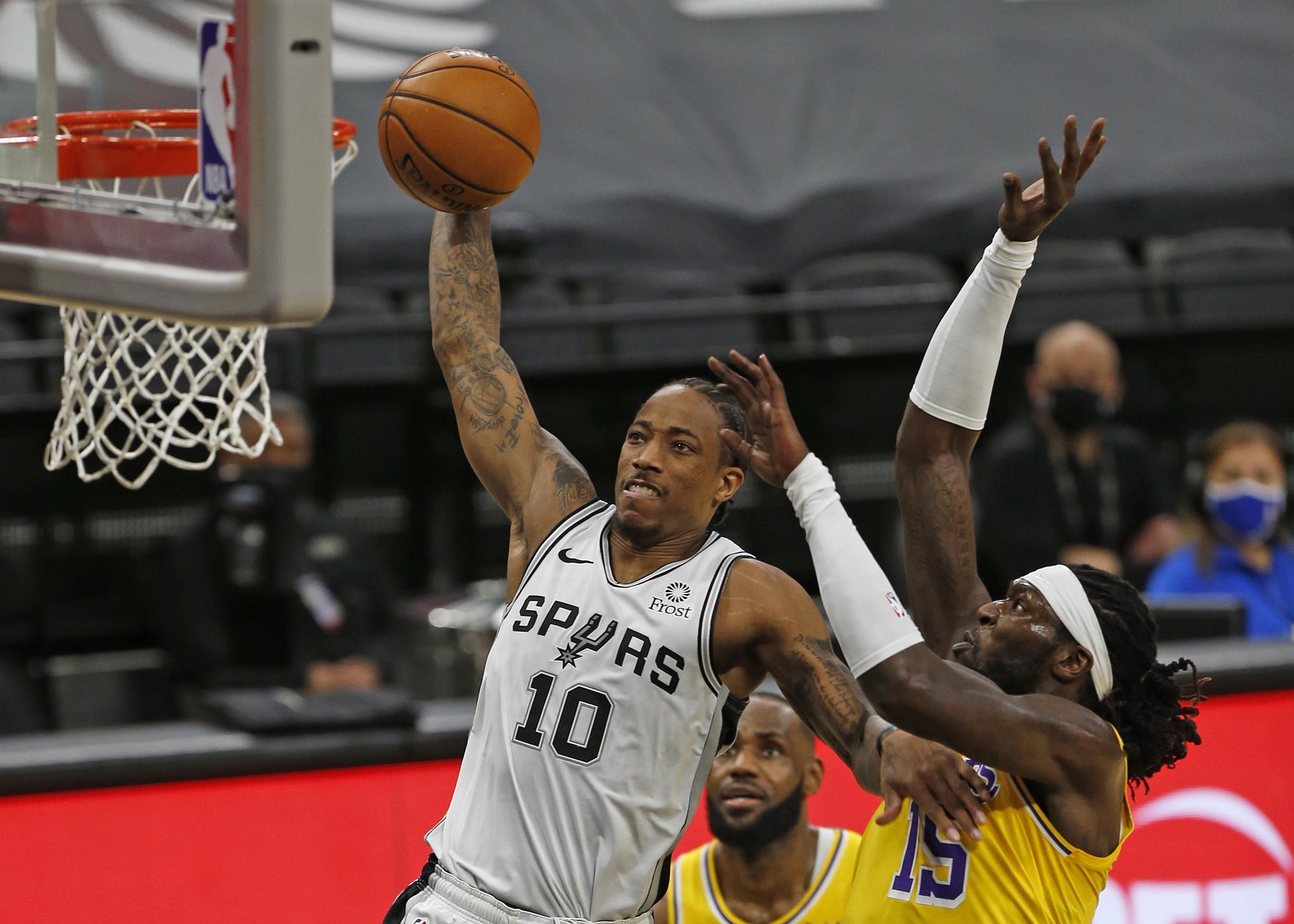NBA勇士队库里三分爆种，力挽狂澜险胜热火